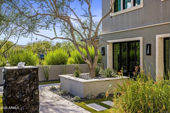 Building Photo - 10110 E Siesta Ln