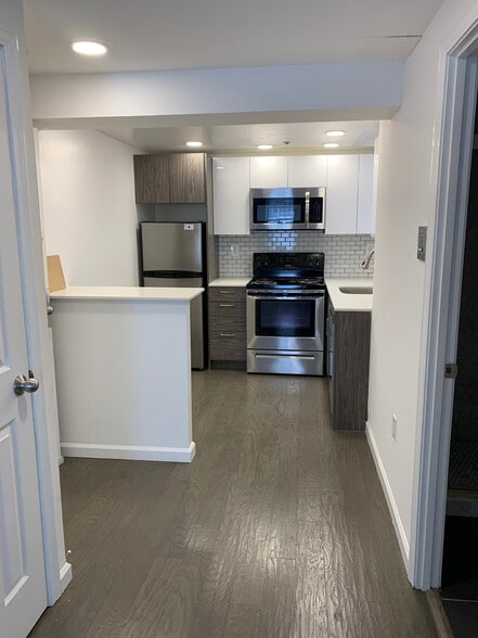 Building Photo - 39 Peterborough St