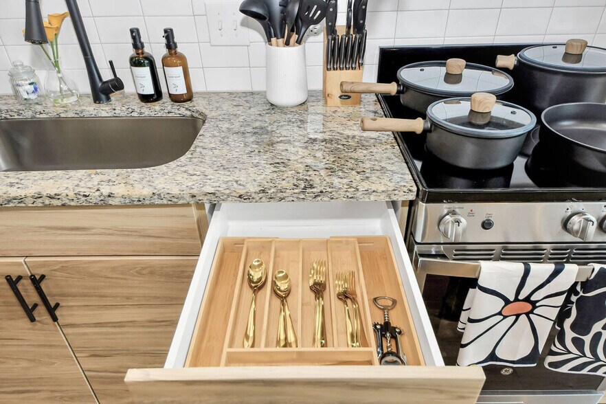 Building Photo - 1111 Shepherd Dr