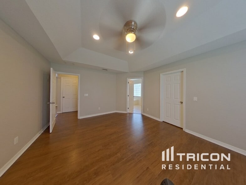 Building Photo - 1240 Fleetwood Dr NW