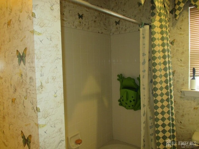 Building Photo - 103 Tived Ln E