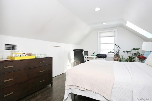 Building Photo - 42 E Main St