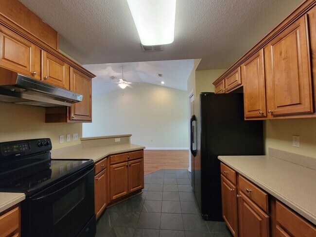 Building Photo - Lovely 3 bedroom town home off Apalachee Pkwy for rent August 7, 2026 $1800