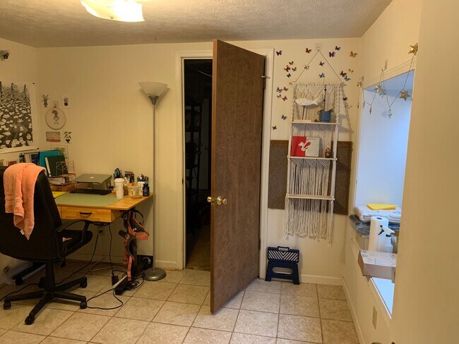 Building Photo - 3 bd/1.5 bath Charming Home just 4 blocks from IU Jacob's School of Music - Available August 2026!