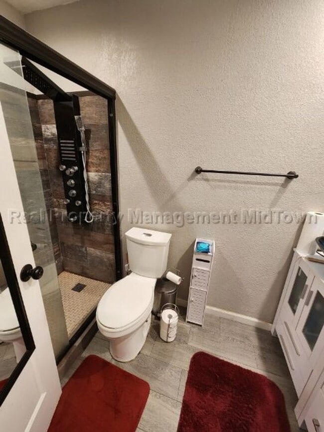 Building Photo - Charming Home in Established Community in ...