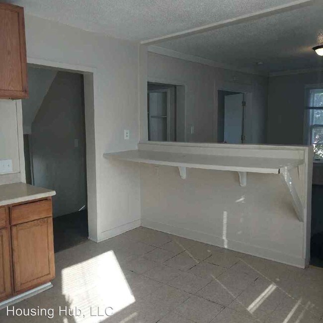 Building Photo - 1825 Emerson Ave N