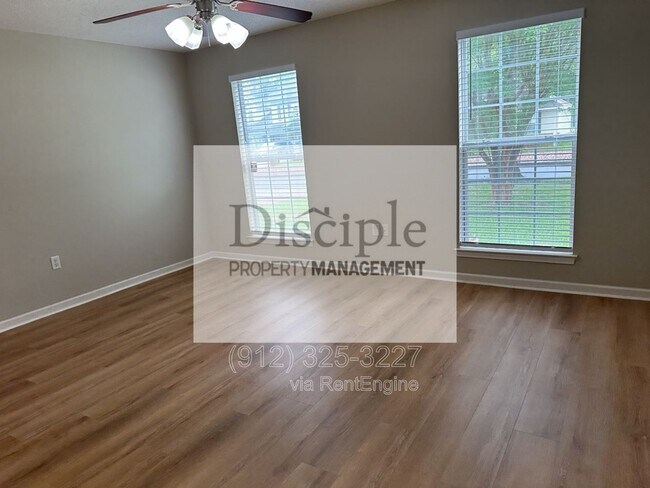 Building Photo - 355 Shady Oak Cir