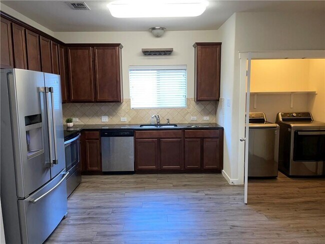 Building Photo - 2001 Faro Dr