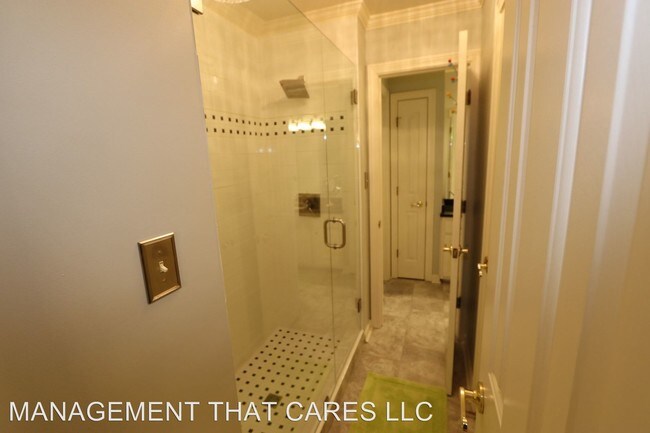 Building Photo - 5238 Lexington Park Cir N