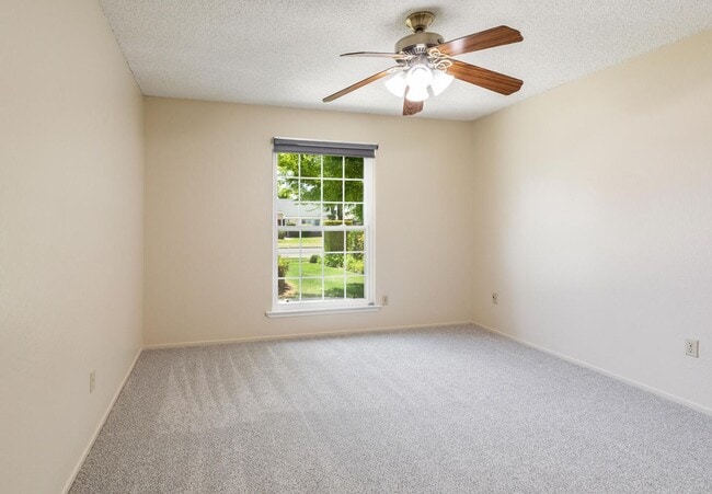 Building Photo - Charming 3-Bedroom Home with Beautifully U...
