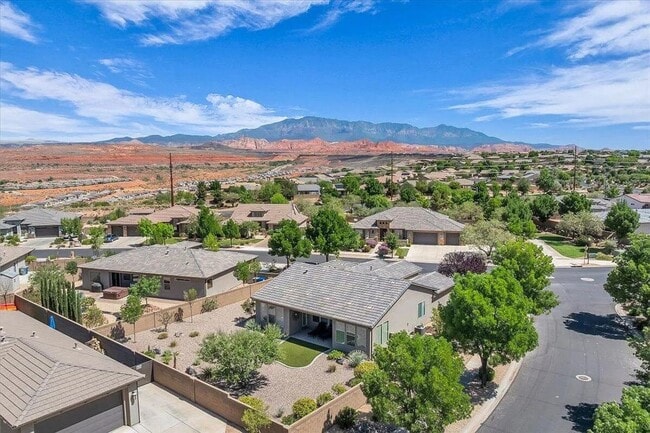 Building Photo - Coral Canyon Living! 3 Bedroom Home with C...