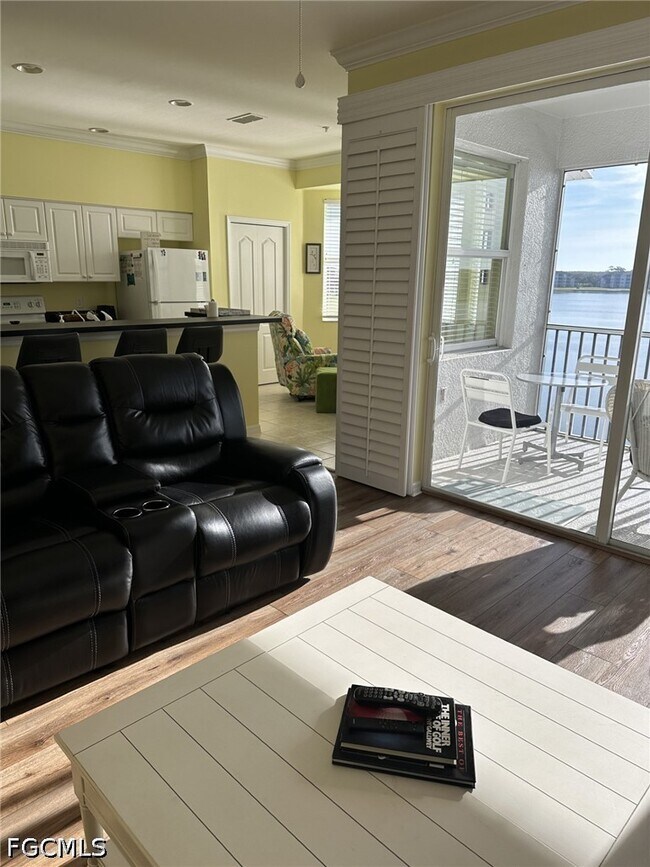 Building Photo - 10361 Butterfly Palm Dr