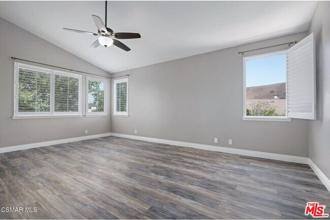 Building Photo - 335 Kitetail St