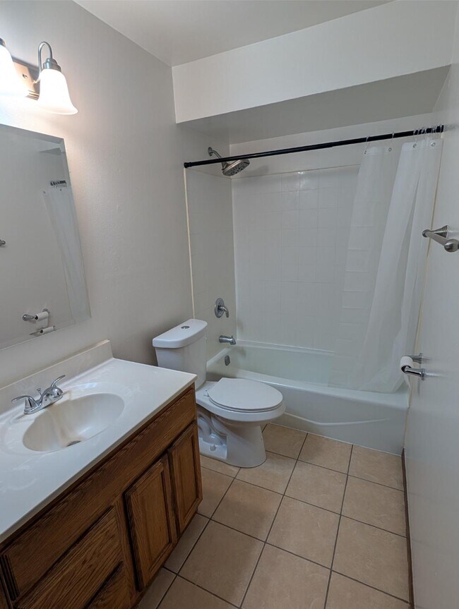 Building Photo - 1408 E Sunset Dr