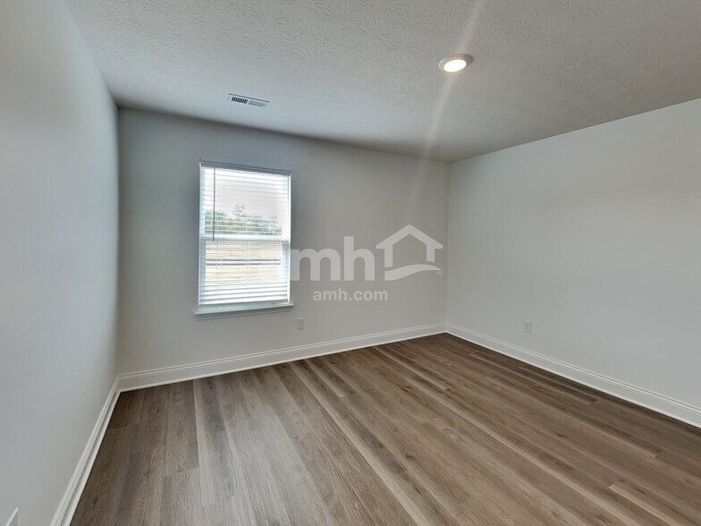 Building Photo - 9163 Henley Ave