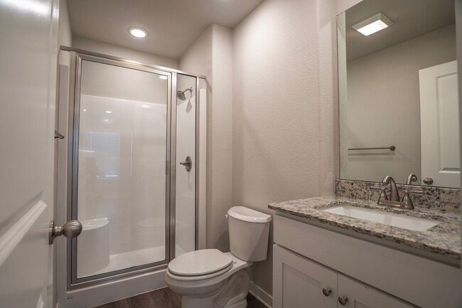 Building Photo - 2 Bedroom 2.5 Bath in Fayetteville!