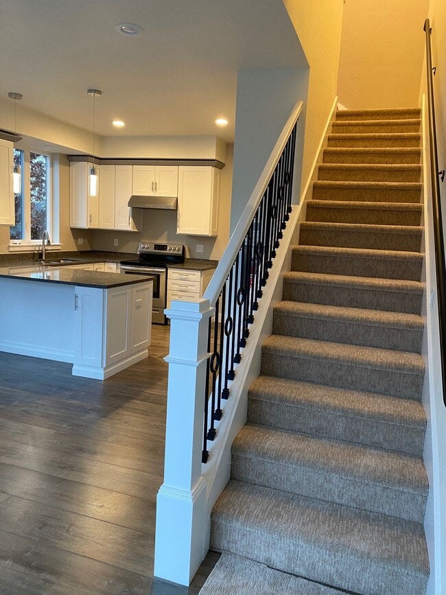 Building Photo - 2380 Willamette St