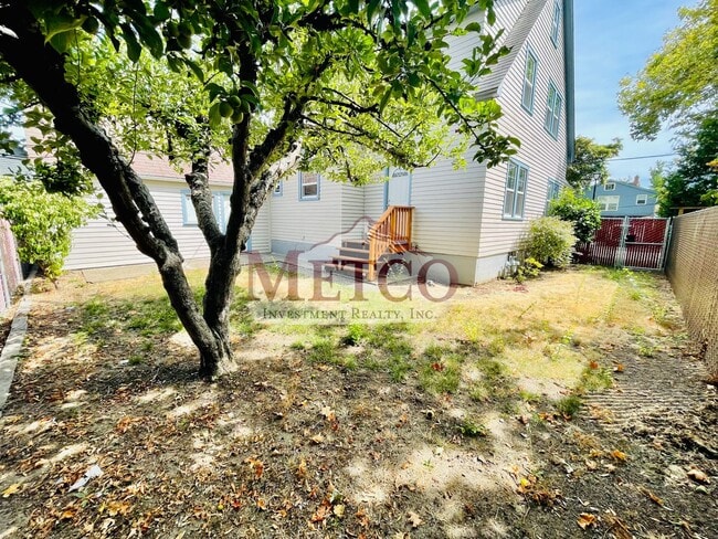 Building Photo - 4 bedroom 1 1/2 bath home close to U of O