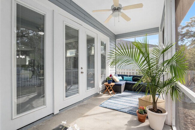 Building Photo - Stunning South Pointe 4/3 Home with Solar ...