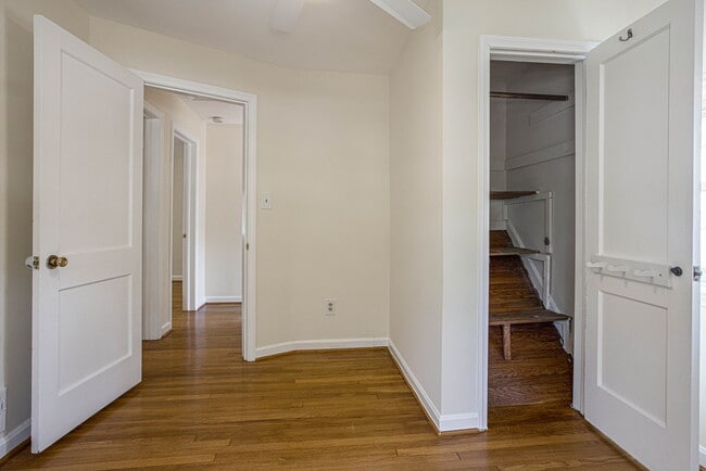 Building Photo - 2509 Crest Ave