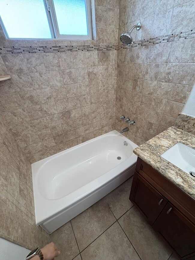 Building Photo - Charming Remodeled 3-Bedroom, 2-Bath in Po...