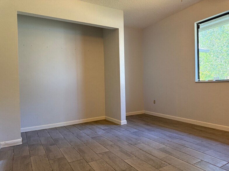 Building Photo - 39 Bannerwood Ln