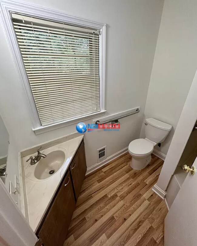 Building Photo - Nice ranch in PARKVIEW cluster in Lilburn