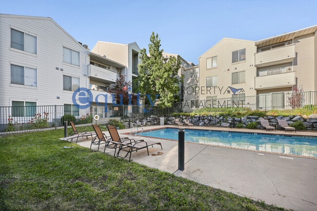 Building Photo - 537 S 900 E