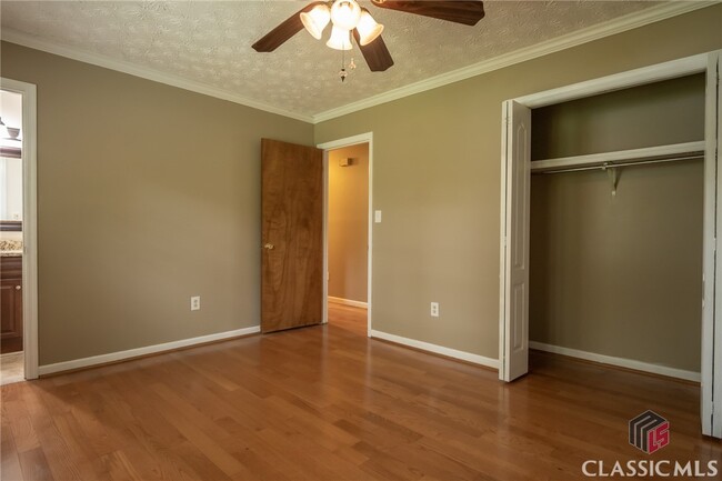 Building Photo - 1500 Crooked Creek Rd
