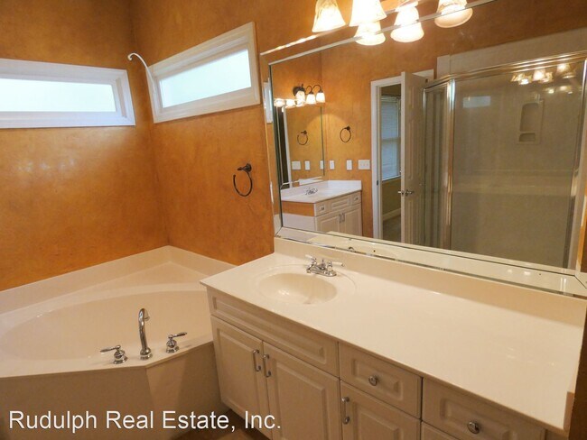 Building Photo - 2 br, 2 bath House - 241 Crest Lake Drive