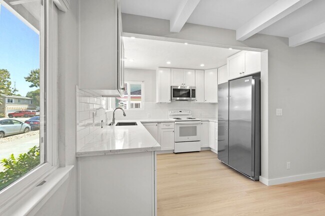 Building Photo - 836 Blair Ave
