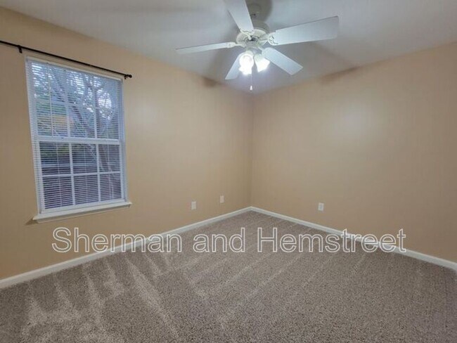 Building Photo - 914 Cannock St