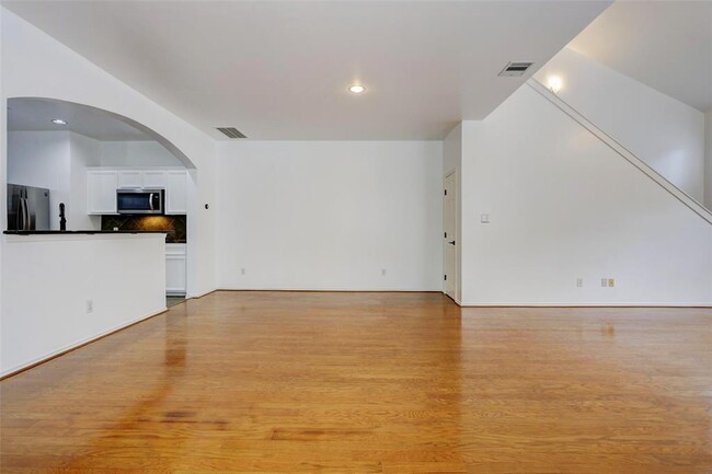 Building Photo - 1144 W 25th St