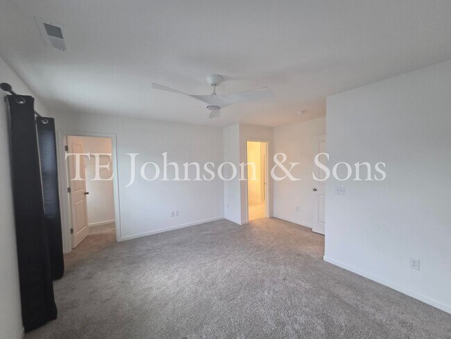 Building Photo - 223 Latrobe Ln