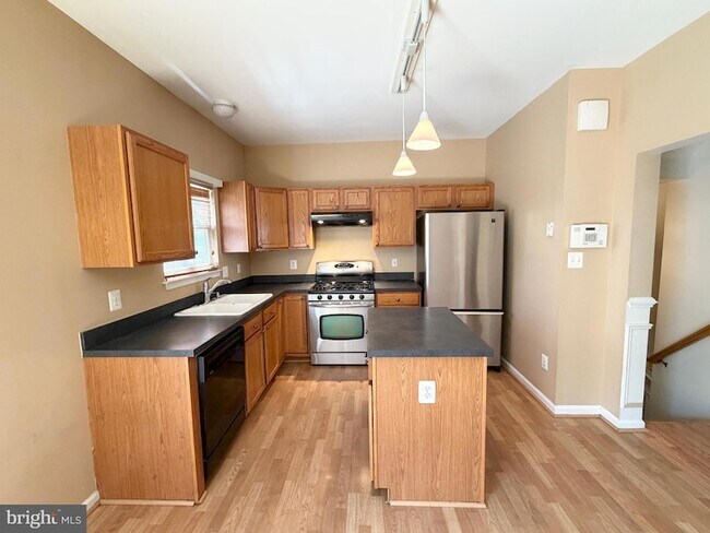 Building Photo - 565 Tuliptree Square NE