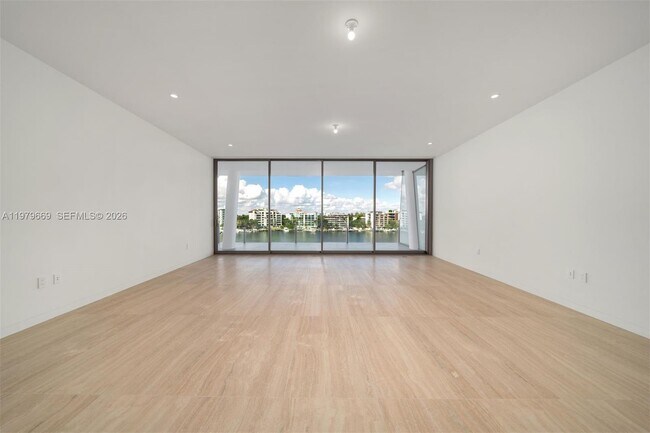 Building Photo - 5 Grove Isle Dr