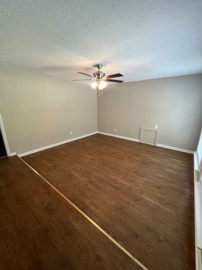 Building Photo - 198 Wendwood Dr