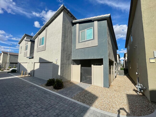 Building Photo - Beautiful Home in Valley Vista Available S...
