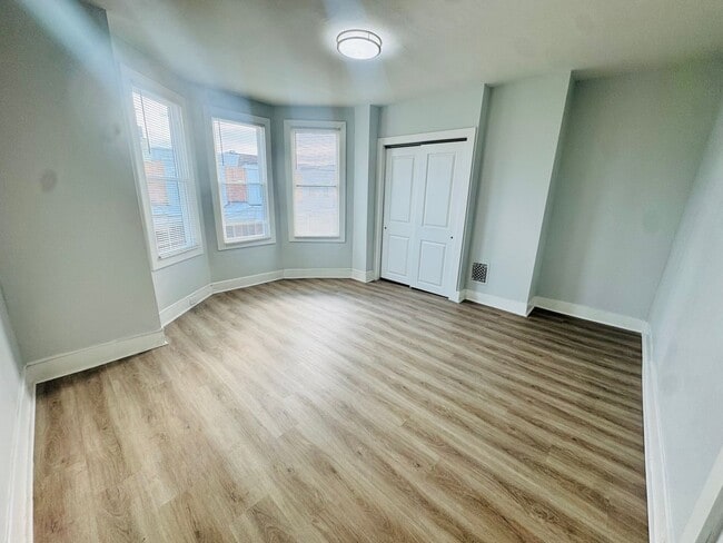 Building Photo - Refreshed 3BR/1.5Bth Home! Section 8 Accepted.