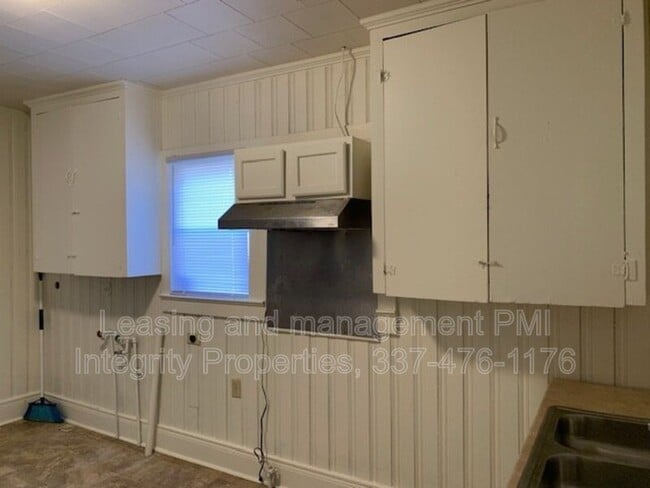 Building Photo - 113 Marcel St