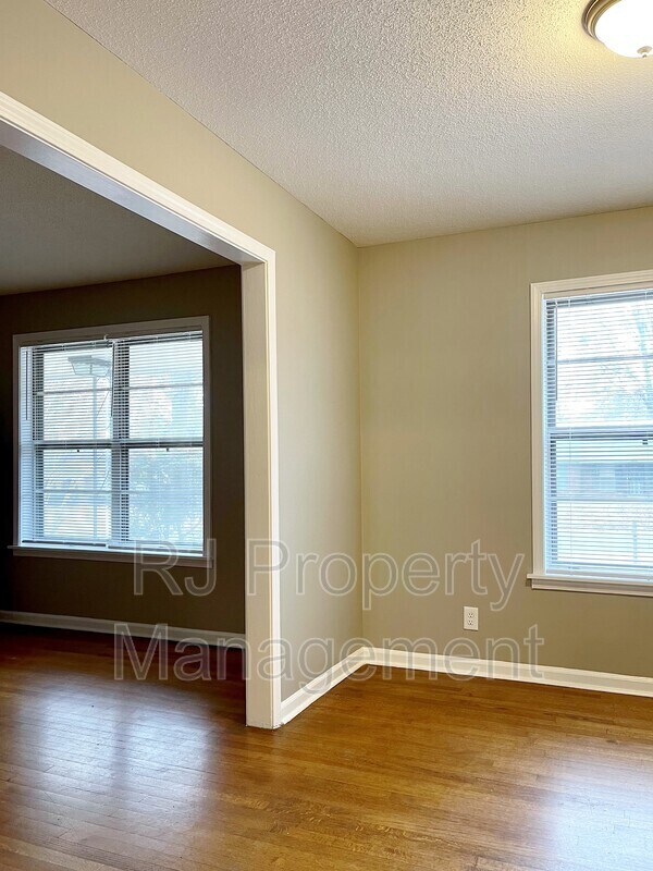 Building Photo - 3553 Clarke Rd