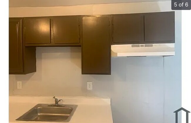 Building Photo - 1004 S 52nd St