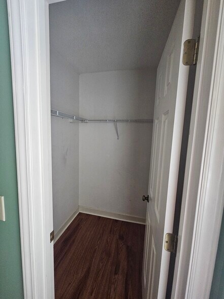 Building Photo - 6902 Persimmon Pl