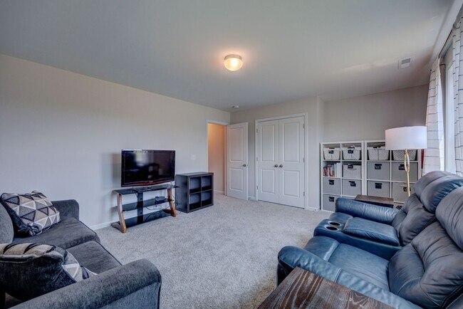 Building Photo - Luxurious 3 bedrooms 2.5 bath home in Nort...