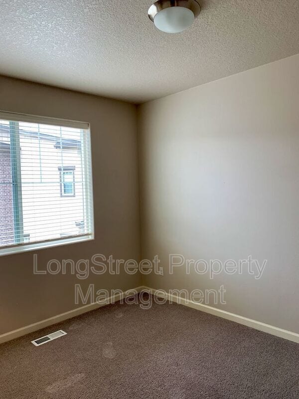 Building Photo - 11457 SW Mont Blanc St
