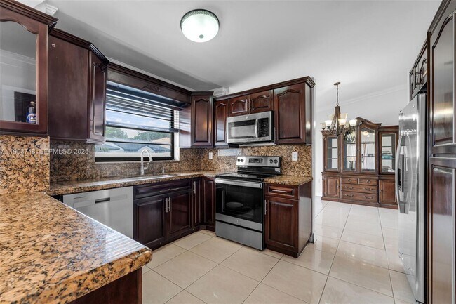 Building Photo - 10290 SW 145th Pl