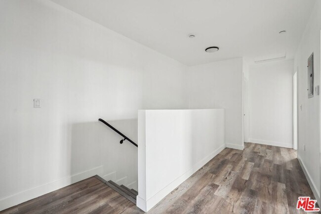 Building Photo - 2516 Malabar St