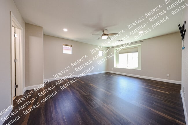 Building Photo - 886 S Brewer Dr