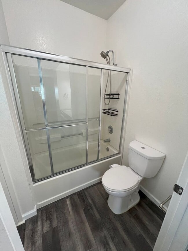 Building Photo - STUNNING 2bd/2ba PET FRIENDLY, UPDATED, LV...