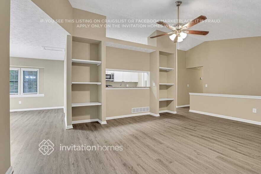 Building Photo - 4040 Maxanne Dr NW